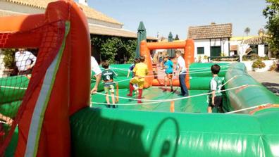 Futbolín Humano en Sevilla - Alquiler de castillos hinchables - Total  Fiesta Atracciones