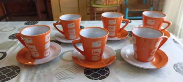 Milanuncios tazas con sus platos de loza fina