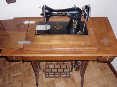 maquina de coser marca ALFA con mesa manual