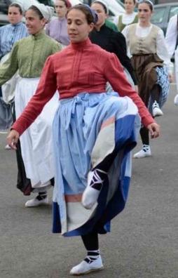 Milanuncios Traje vasco en Pamplona Esukal Jantziak