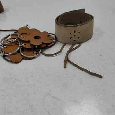 Cinturon flores Moda y complementos de segunda mano barata