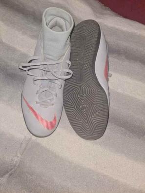 Botas futbol sala niño de segunda mano por 7 EUR en Granada en WALLAPOP