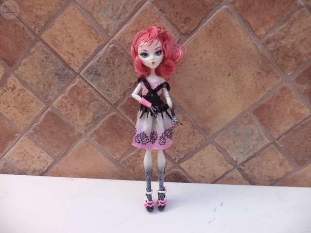 Muñeca monster high online cupido