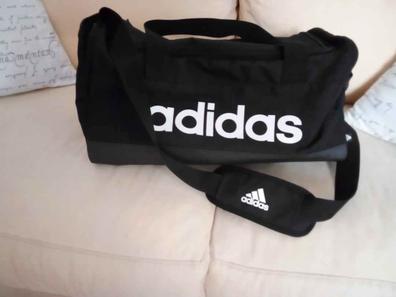 mochila deporte adidas niña de segunda mano por 10 EUR en Bilbao en WALLAPOP