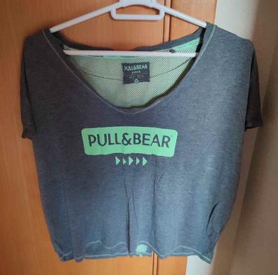 Camiseta rejilla negra. Pull & Bear