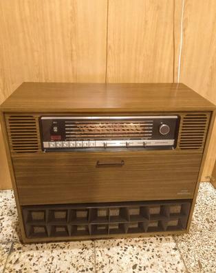 Mueble tocadiscos General Eléctrica de los años 70.