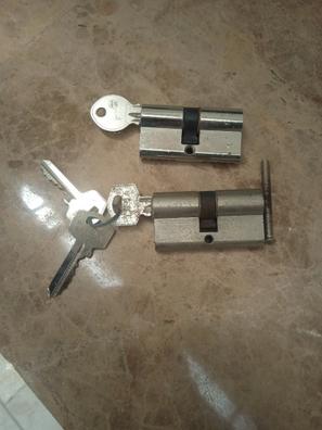 Cierre y resbalon de cerradura para puerta aluminio Herramientas de  bricolaje de segunda mano barato