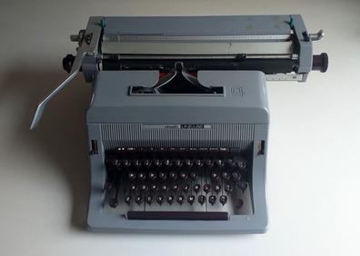 Máquina de escribir “Olivetti Studio 46” diseñada por Mario Bellini en 1973