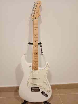 Fender stratocaster Guitarras segunda mano baratas | Milanuncios