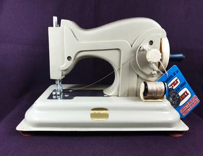 maquina de coser niña de segunda mano por 15 EUR en Madrid en WALLAPOP