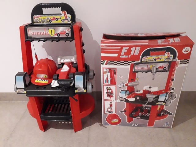 - Mecánico Formula 1 juguete