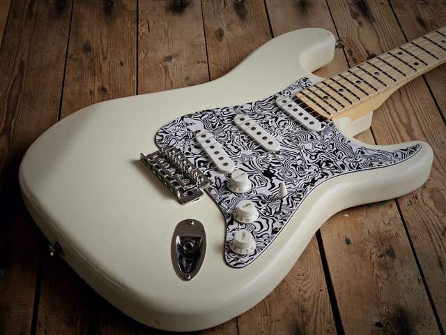 Fender Squier Stratocaster Alpine White