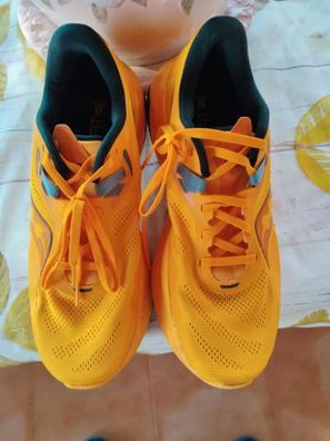 ZAPATILLAS SAUCONY MUJER de segunda mano por 35 EUR en Moncofa en WALLAPOP