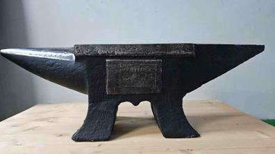 Antiguo yunque, bigornia. 50 kg. Maestro herrero. Old anvil