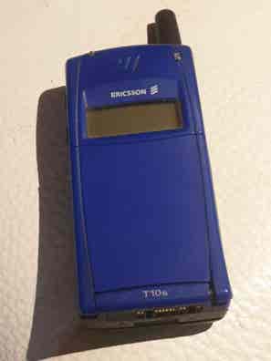 Lot De 5 Couvercles Avant + 5 Présentoirs Pour Ericsson T10s Vintage, Neuf