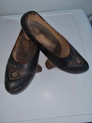 lo mismo toxicidad Tratar Zuecos de madera Zapatos y calzado de hombre de segunda mano baratos en  León | Milanuncios