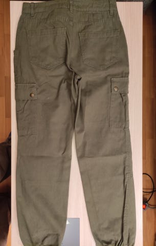 - Pantalon estilo militar mujer