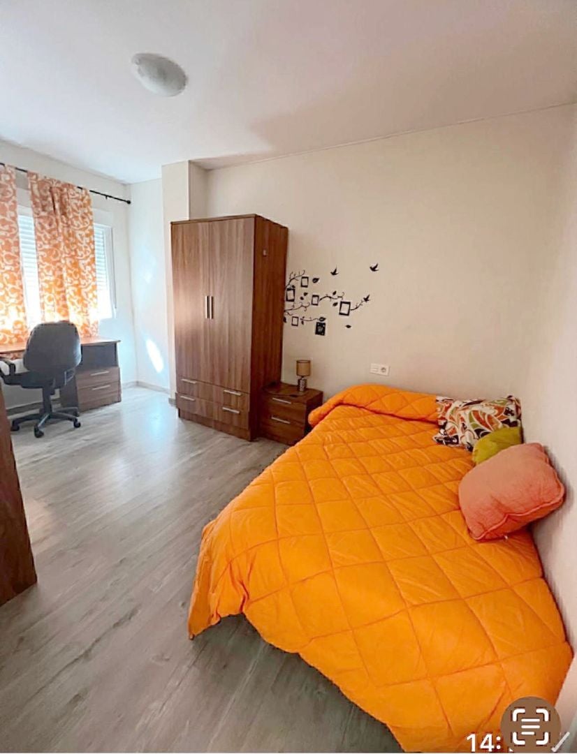 Fotografía del inmueble reportado: 300 €/mes — Granada, Granada
