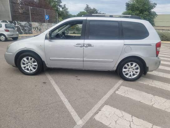 Kia - Carnival