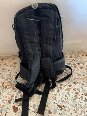 Esta maleta de moto se convierte en mochila cuando la necesites