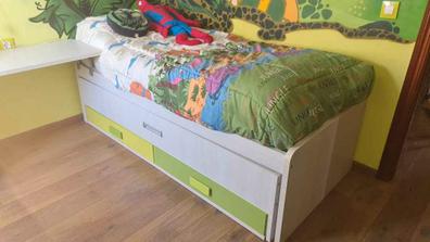 Dormitorio juvenil con cama nido escritorio y armario en Badajoz