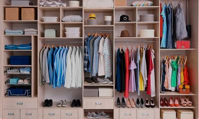 Organizadores de ropa para crear un armario ordenado y bonito