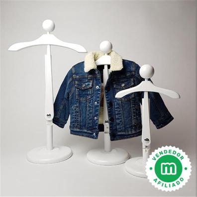 Percha infantil para ropa de niños o bebes con muescas y pinzas 32 cm. de  madera - MCM
