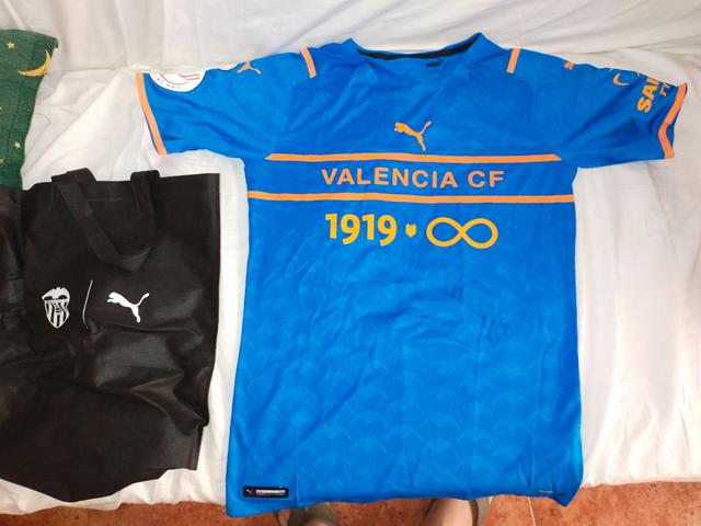 Milanuncios Camiseta oficial Valencia CF firmada