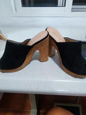 Zapatos de mujer de segunda mano baratos en Los Palacios y