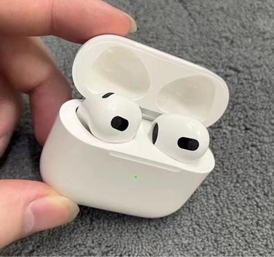 Comprar Apple AirPods (2ª Generación) auriculares de botón con estuche de  carga · Hipercor