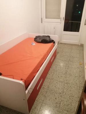 sofa bebe chico de segunda mano por 29 EUR en Sant Andreu de la Barca en  WALLAPOP