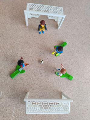 playmobil-sports-action-71120-campo-de-futbol -futbolin-para-ninos-2-porteros-2-futbolistas-con-funcion-de-patada-3-balones-de-fu