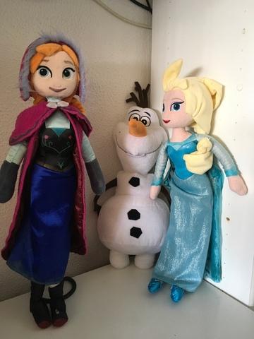 Muñeca best sale frozen peluche