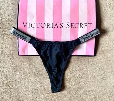 90B: Conjunto Victoria's Secret rosa brillantes de segunda mano por 48 EUR  en Viladecans en WALLAPOP