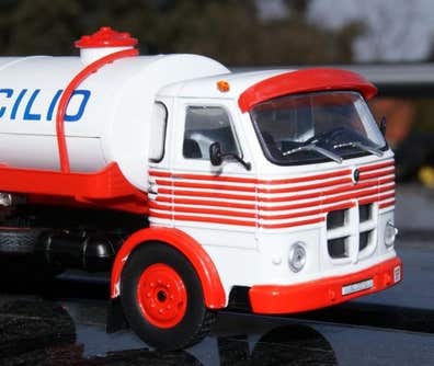 Miniature : 1/43ème - PEGASO Comet 1090L