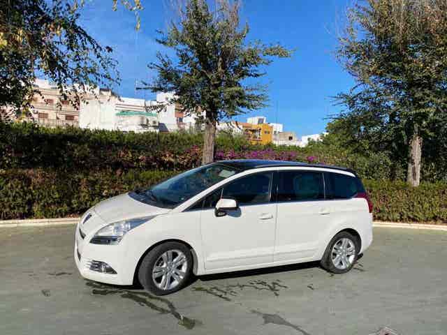 - Peugeot 5008