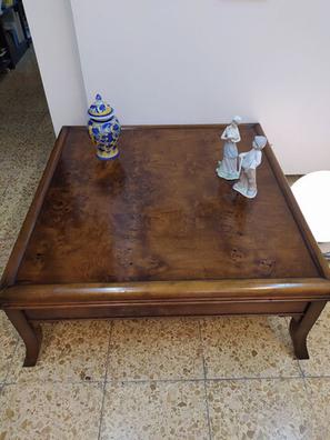 Mesa modelo Mónaco, de tablero redondo de madera maciza de pino y