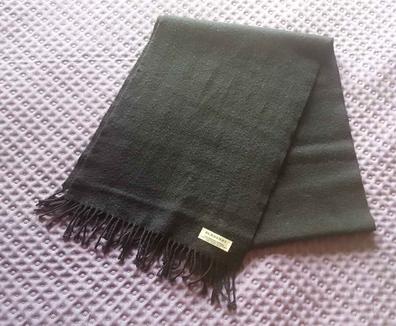 LOUIS VUITTON. Chal bufanda de seda y lana color negro.