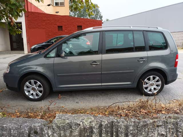 - Volkswagen - Touran