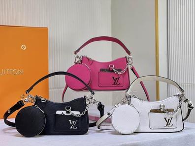 Libro Louis Vuitton de segunda mano por 38 EUR en Ripollet en WALLAPOP