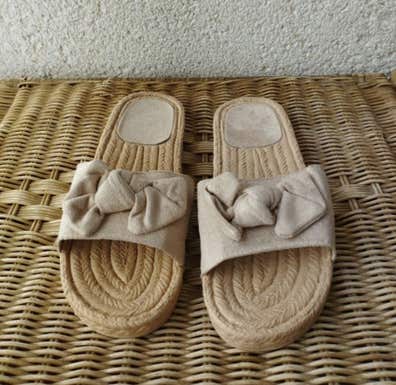 Chanclas imitacion Moda y complementos de mano |