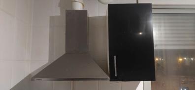 Campana extractora integrable en mueble de cocina acabada en negro