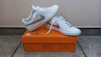 Zapatillas nike mujer blancas cheap y plateadas