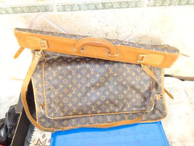 Sold at Auction: Bolso porta-trajes Louis Vuitton con las