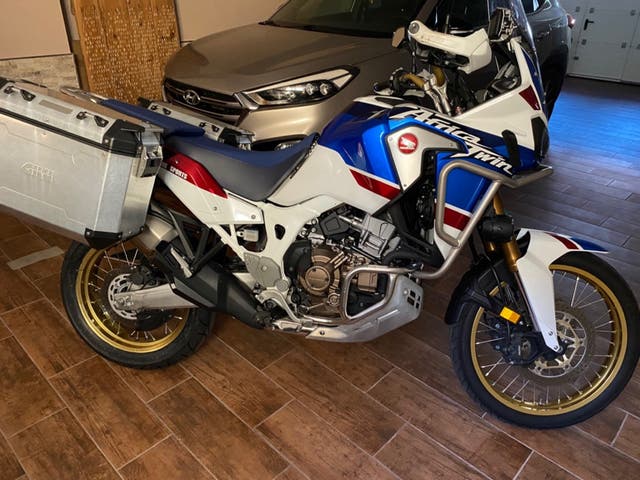 Autocollants Réservoir Honda Africa Twin 2024 – Or Et Noir – Protections Latérales