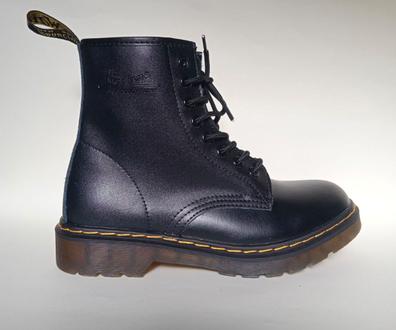 Dr martens 2 outlet mano deforme