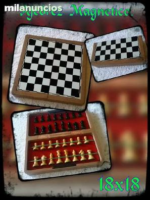 Tablero de ajedrez y sus piezas d'occasion pour 50 EUR in Madrid sur  WALLAPOP