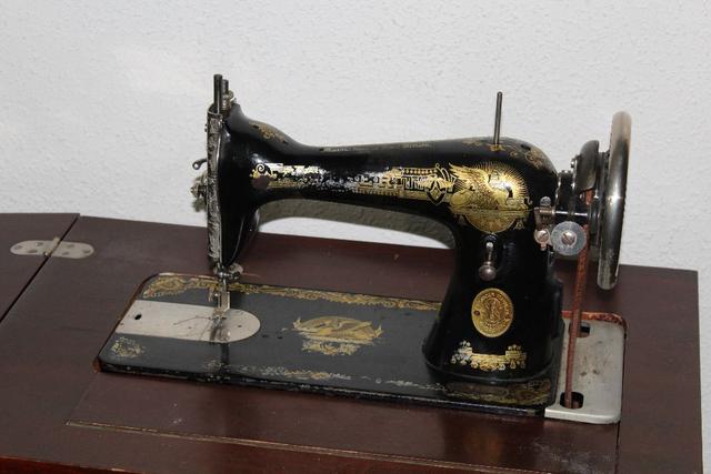 Milanuncios - Singer maquina coser con mueble
