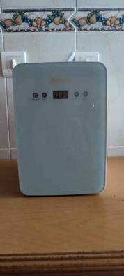 AstroAI Mini Refrigerador, Mini Nevera Portátil para el Skincare 4L 6 Latas  de Refrescos, Mini Neveras 220V/12V para Enfriar y Calentar (Semi-azul y  verde)