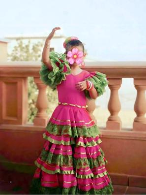 Vestido flamenco de nejas con vuelo desde cadera. 